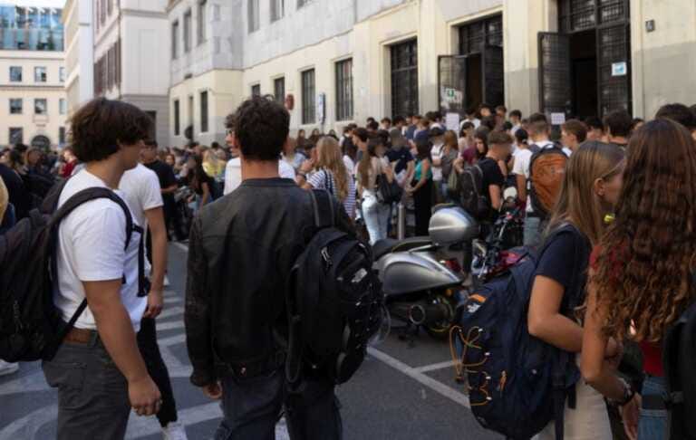 Galleria foto 'Indagine, il 40% degli adolescenti si sente agitato, ansioso o impaurito' - foto 1