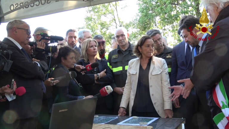 Galleria foto 'Maltempo nelle Marche, sopralluogo Lamorgese nelle aree colpite' - foto 1