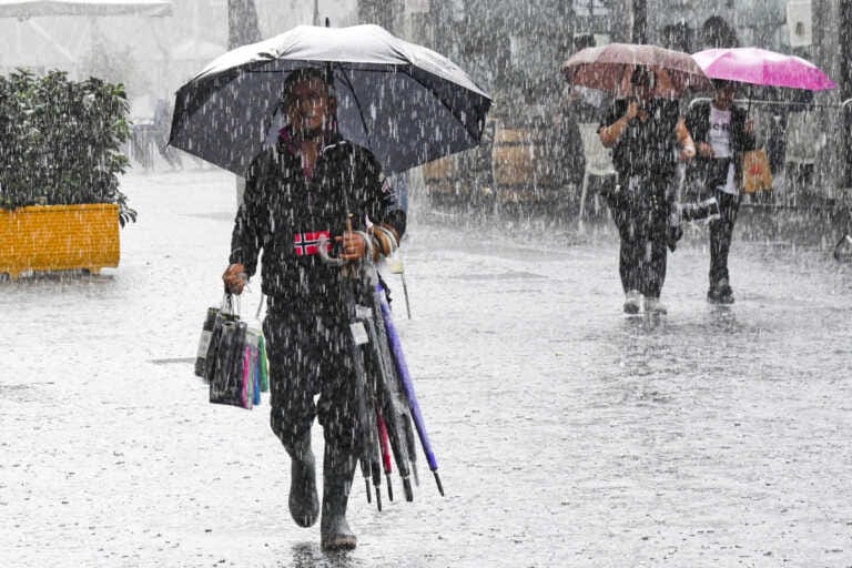 Galleria foto 'Allerta rossa in Basilicata: scuole chiuse a Potenza e in altri comuni' - foto 1