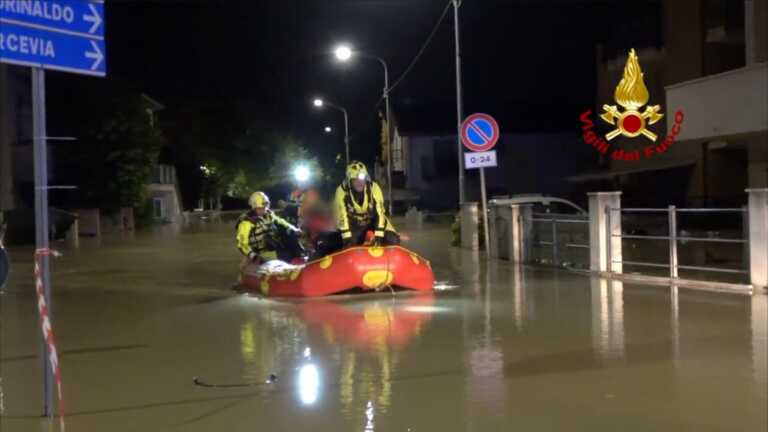 Galleria foto 'Maltempo, sette morti per una bomba d’acqua nelle Marche' - foto 1