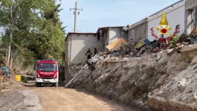 Galleria foto 'Marche, dopo l’alluvione è corsa per salvare le strutture lesionate' - foto 1
