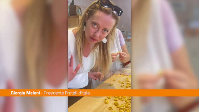 Galleria foto 'Meloni a lezione di tortellini a Bologna' - foto 1