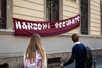 Galleria foto 'Meloni vince elezioni, liceo Manzoni occupato a Milano per protesta' - foto 1
