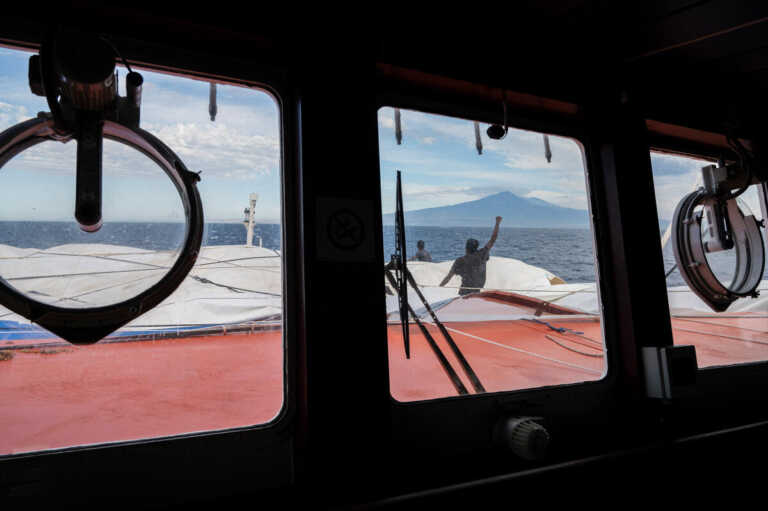 Sbarcheranno a Taranto i 398 migranti della Humanity 1. L’Ong: «Altri 2 giorni in mare. Situazione precaria»
