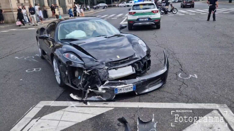 Galleria foto 'Milano, inseguimento dei vigili urbani finisce contro… una Ferrari' - foto 1