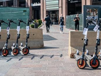 Galleria foto 'Monopattini elettrici, ecco i requisiti chiesti dal Ministero' - foto 1