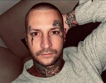 Galleria foto 'Morto a 35 anni Manuel Vallicella, tatuatore ed ex tronista di ‘Uomini e Donne’' - foto 1