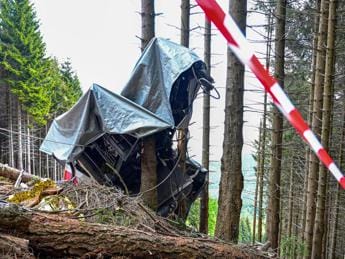 Galleria foto 'Mottarone, perizia: “Gran parte fune già rotta prima tragedia”' - foto 1