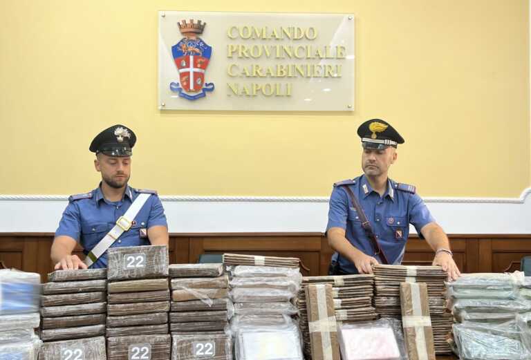 Galleria foto 'Napoli, nascondeva 105 KG di cocaina nella lavastoviglie, arrestato' - foto 1