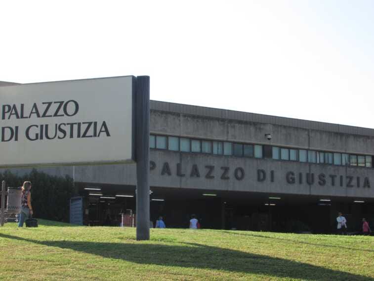 Cyberbullismo foggiano: 5 giovani alla sbarra per la morte di Ferrazzano