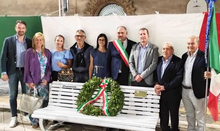 Galleria foto 'A Sava una panchina bianca in ricordo delle vittime sul lavoro' - foto 1