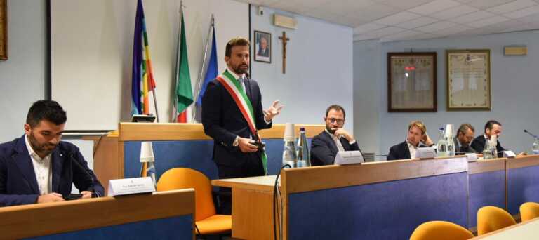 Patuanelli a Noicattaro annuncia un decreto per salvare raccolti e lavoro – VIDEO