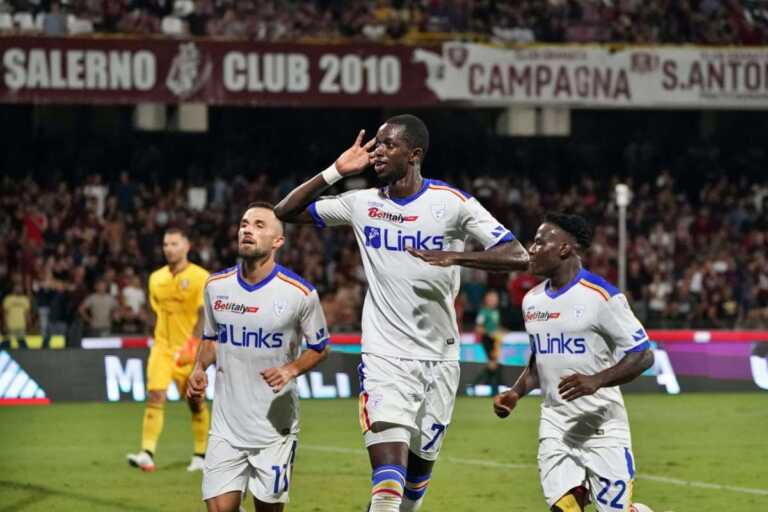 Galleria foto 'Prima vittoria stagionale del Lecce, Salernitana ko 2-1' - foto 1