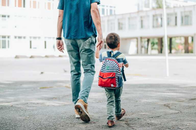 Primo giorno di scuola in Puglia, Emiliano: «Possibilità di crescita nel rispetto»