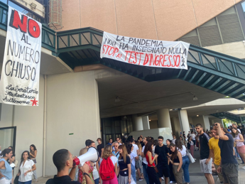 Galleria foto 'Protesta studenti a Palermo, ‘Stop a test ingresso a Medicina’' - foto 1
