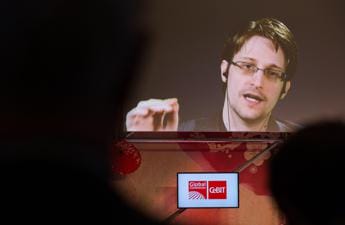 Galleria foto 'Putin concede la cittadinanza a Snowden' - foto 1