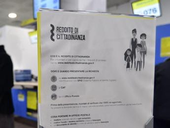 Galleria foto 'Reddito di cittadinanza, centrodestra punta a intervento in manovra' - foto 1