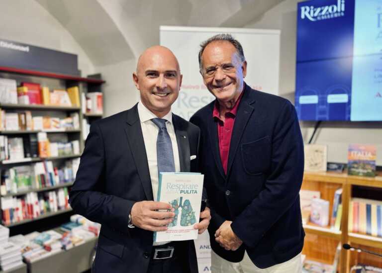 Galleria foto '“Respirare aria pulita”, l’inquinamento indoor nel libro di Andrea Casa' - foto 1