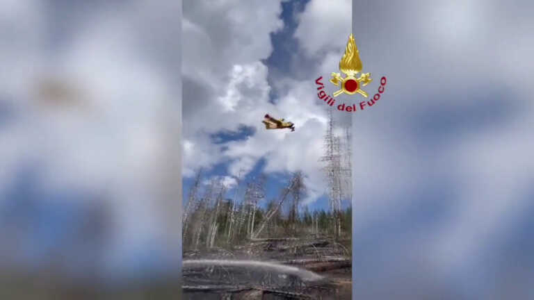 Galleria foto 'Rientrati in Italia due Canadair impegnati contro incendi in Germania' - foto 1