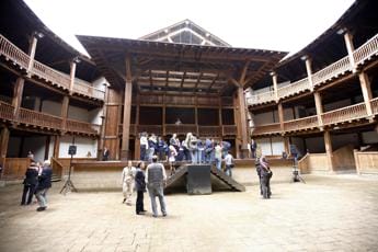 Galleria foto 'Roma, crollo Globe Theatre: “Un boato, poi le urla”' - foto 1