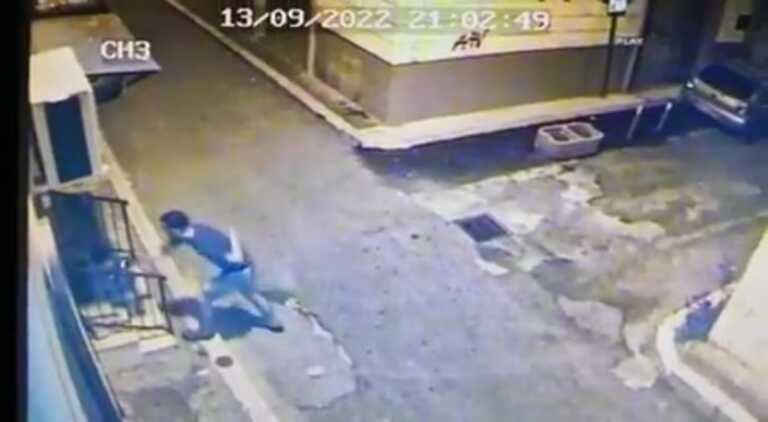 Foggia, ruba il cellulare a un bambino e fugge via. L’appello: «Offro una cena a chi lo ritrova»