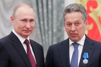 Galleria foto 'Russia, cade da finestra ospedale: morto Maganov, vicepresidente di Lukoil' - foto 1
