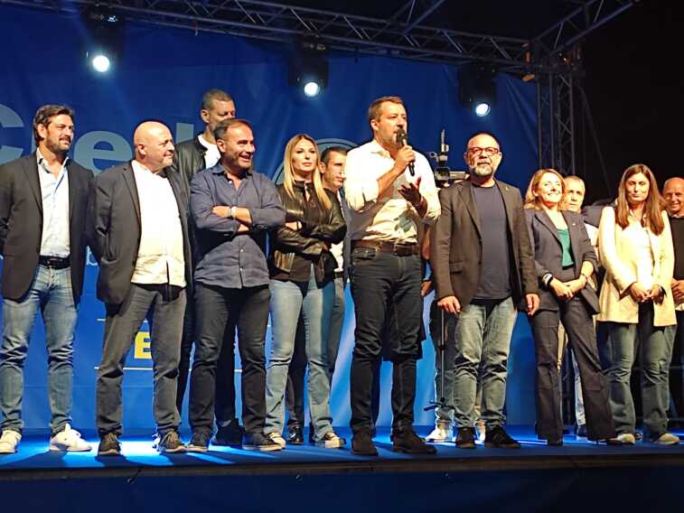 Galleria foto 'Salvini a Bari: «Con Silvio e Giorgia non si litiga, si governa. Non vedo l’ora che arrivi domenica» – VIDEO' - foto 1