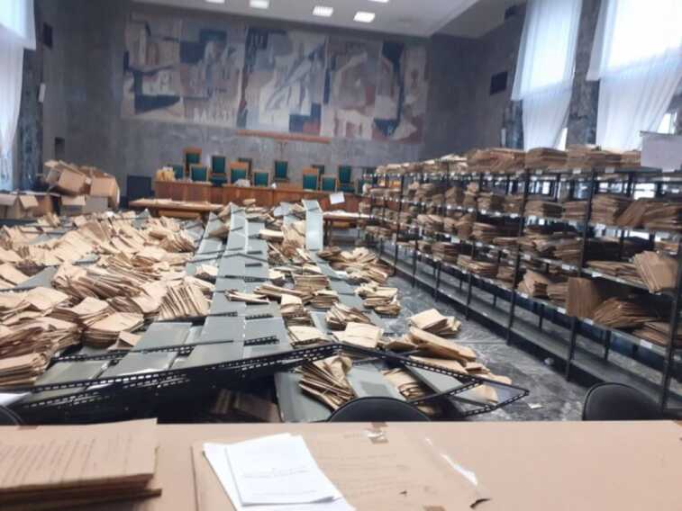 Galleria foto 'Incidente alla Corte d’Appello di Bari: crollano scaffali, ferito un addetto ai registri elettorali' - foto 1