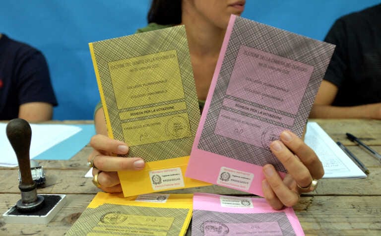L’Italia al voto: l’affluenza in Puglia e Basilicata. Decaro vota a Bari con i genitori