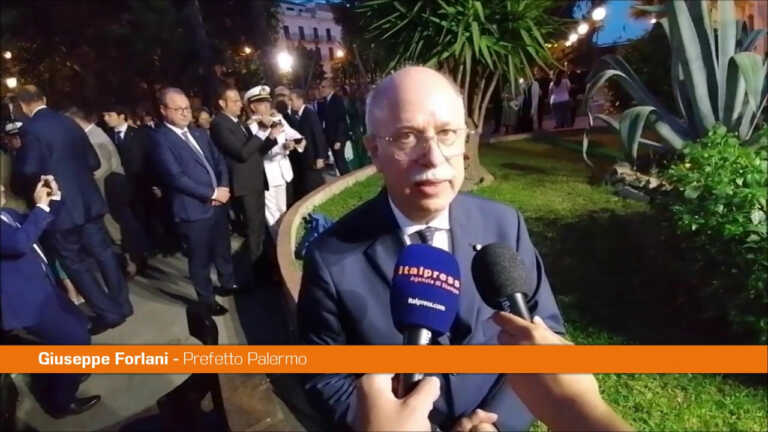 Galleria foto 'Scoperta una targa in memoria di Dalla Chiesa in prefettura a Palermo' - foto 1