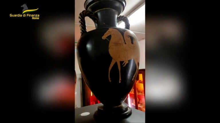 Galleria foto 'Scoperto a Ostia un “museo occulto” di reperti archeologici' - foto 1