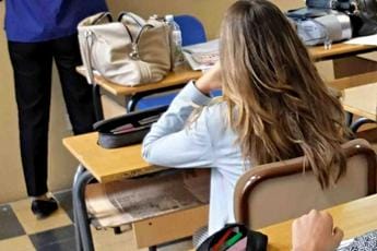 Galleria foto 'Scuola, Bassetti: “Mi auguro inizi e finisca senza mascherine e Dad”' - foto 1