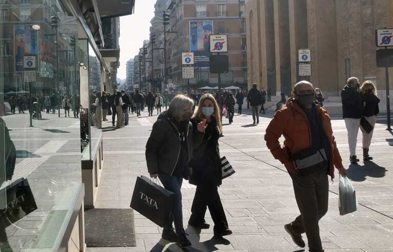 Il carrello della spesa è sempre più vuoto ma la moda “tira”