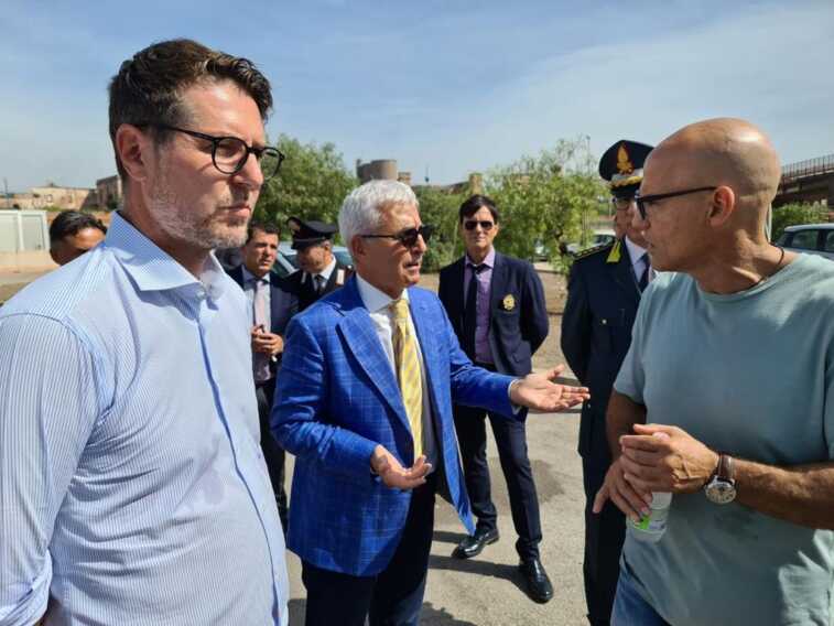 Sopralluogo del sottosegretario Molteni nell’hotspot di Taranto: «Situazione complessa»