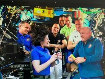 Galleria foto 'Spazio, Cristoforetti comandante della Iss: “Grazie all’Italia se sono qui”' - foto 1