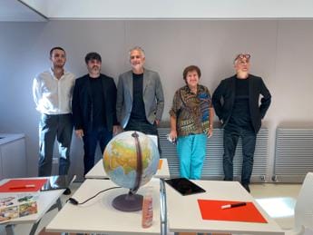 Galleria foto 'Stefano Boeri Interiors firma la prima ‘aula del futuro’ a Rozzano nel milanese' - foto 1