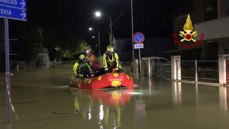 Galleria foto 'Sulle Marche un alluvione senza precedenti, almeno nove morti' - foto 1