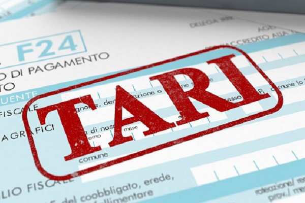 Tari, è scontro sull’aumento. Cannito: «Il Pd dove vive?»