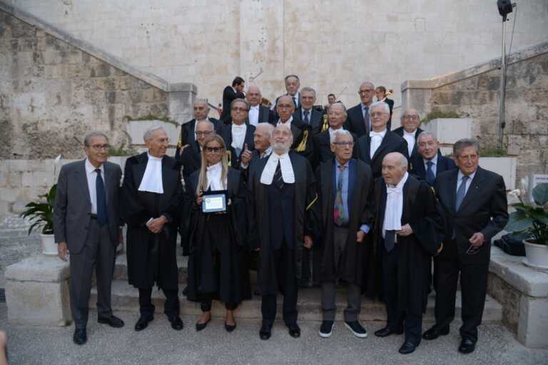 Bari, consegnate le Toghe d’Oro: premiati 20 avvocati per i 50 anni di professione forense