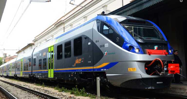 Treni, prenotazioni su del 15%: la festa della Liberazione porta i turisti in Puglia e Calabria