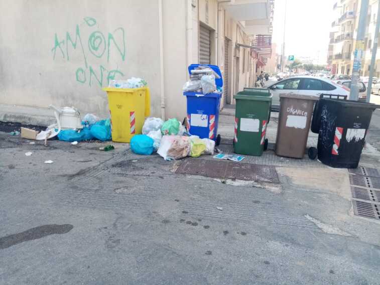 Case pollaio, rifiuti, occupazioni: il turismo selvaggio fa male a Gallipoli