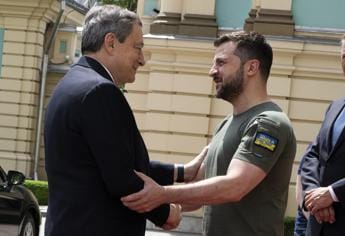 Galleria foto 'Ucraina, Draghi sente Zelensky: “Governo conferma sostegno a Kiev”' - foto 1
