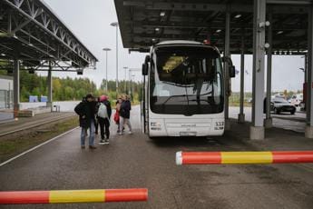 Galleria foto 'Ucraina, Finlandia chiude i confini ai turisti russi' - foto 1