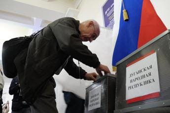 Galleria foto 'Ucraina, referendum per annessione a Russia: oltre 97% dice sì' - foto 1