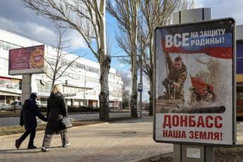 Galleria foto 'Ucraina, Russia e referendum annessioni: al voto anche ragazzini' - foto 1