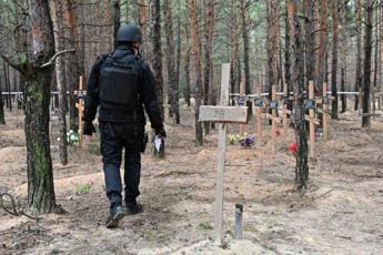 Galleria foto 'Ucraina, tra i 146 corpi riesumati a Izium anche due bambini' - foto 1
