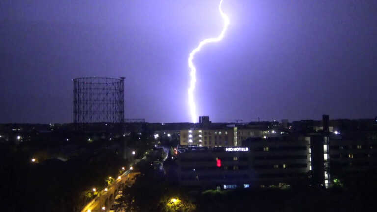 Galleria foto 'Una spettacolare tempesta di fulmini illumina la Capitale' - foto 1