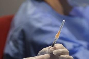 Galleria foto 'Vaccini bivalenti Covid, rischio caos: da Gismondo a Pregliasco, cosa ne pensano' - foto 1