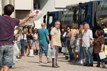 Galleria foto 'Venezia 2022, Virzì: “Siccità film apocalittico ma aperto alla speranza”' - foto 1