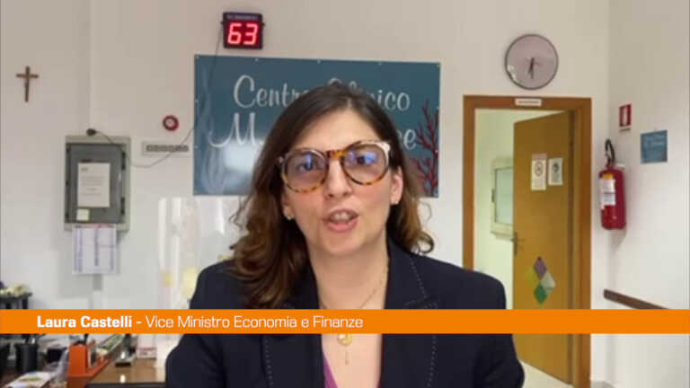 Galleria foto 'Viceministro Castelli inaugura un centro clinico a Lampedusa' - foto 1